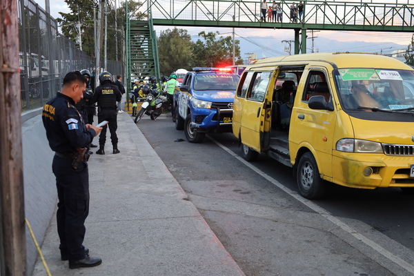 Hombres en moto acribillan a conductor de microbús | Nuestro Diario