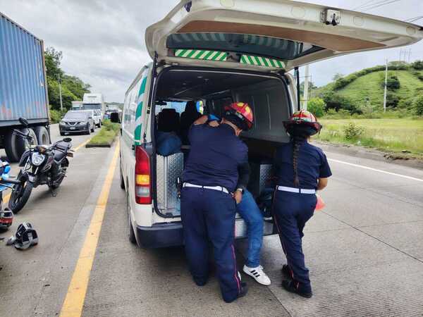 Motorista se empotra contra picop que frenó de repente | Nuestro Diario ...