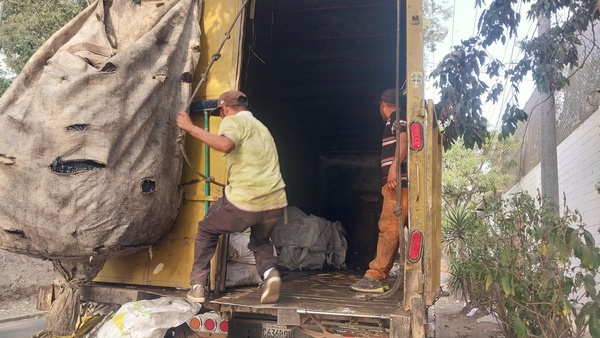 Camiones recolectores de basura vuelven a ingresar a vertedero ...