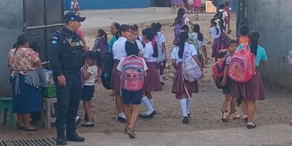 Acciones de seguridad por la PNC en los centros educativos | Nuestro ...