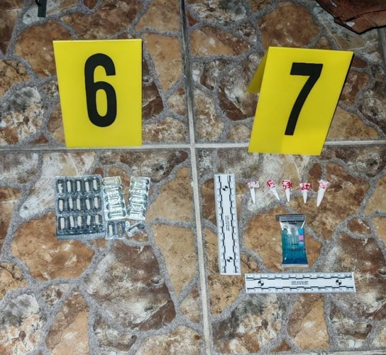 Decomisan casi dos mil pastillas con posible cocaína