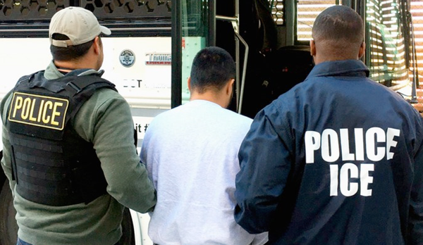 Chapín es detenido señalado por robo a mano armada | Nuestro Diario ...