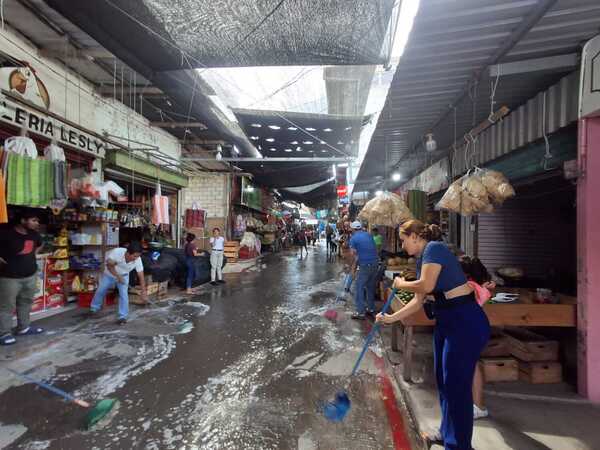 Realizan jornada de limpieza en el mercado central | Nuestro Diario