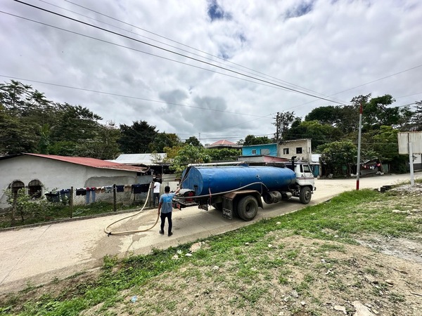 Vecinos enfrentan escasez de agua durante el verano | Nuestro Diario