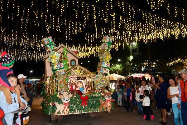 Desfile navideño llena de alegría y magia la ciudad | Nuestro Diario ...