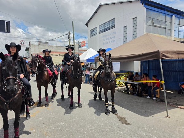 Jalapa se viste de gala con su tradicional desfile hípico
