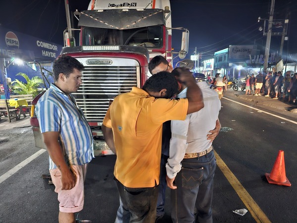 Tráiler atropella a adulto mayor que cruzaba la carretera | Nuestro ...