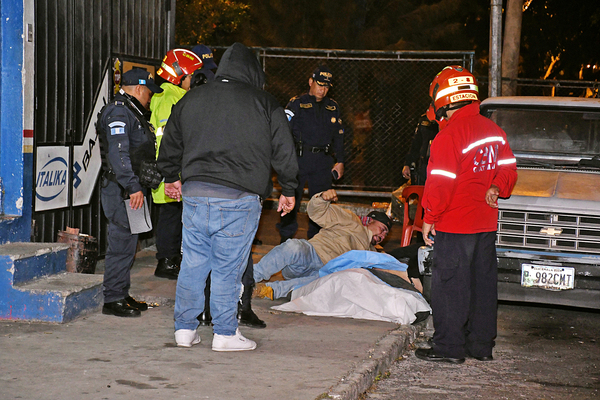 Taxista platicaba en la calle cuando fue asesinado a tiros | Nuestro Diario