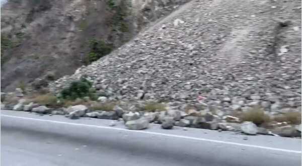Desprendimiento de rocas afecta tránsito en ruta al Atlántico | Nuestro ...